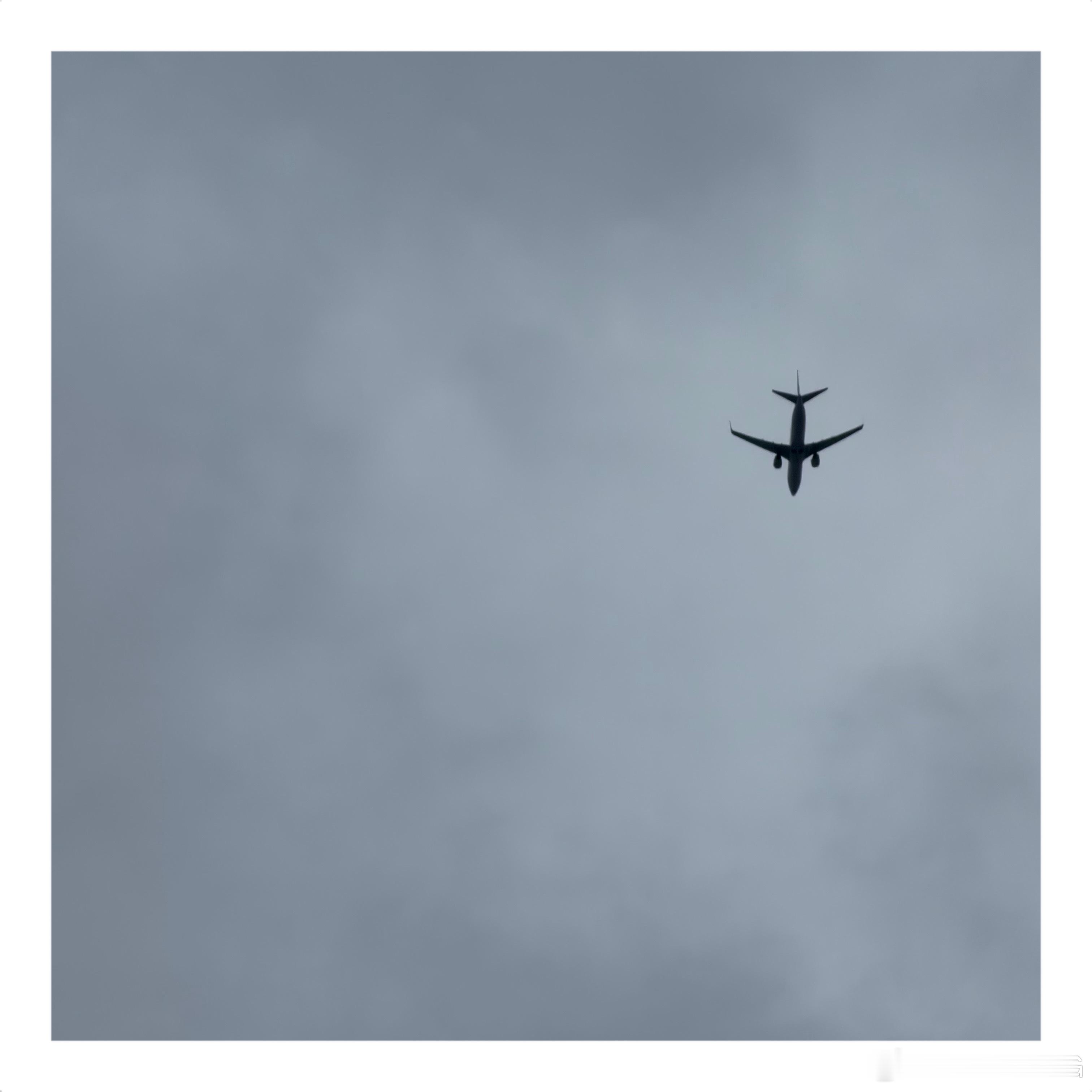 第一次在丽水市区的上空看到飞机飞过