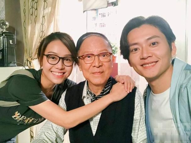 張振朗與King Sir曾於劇集《牛下女高音》合作，振朗接受訪問時說：「收到消息