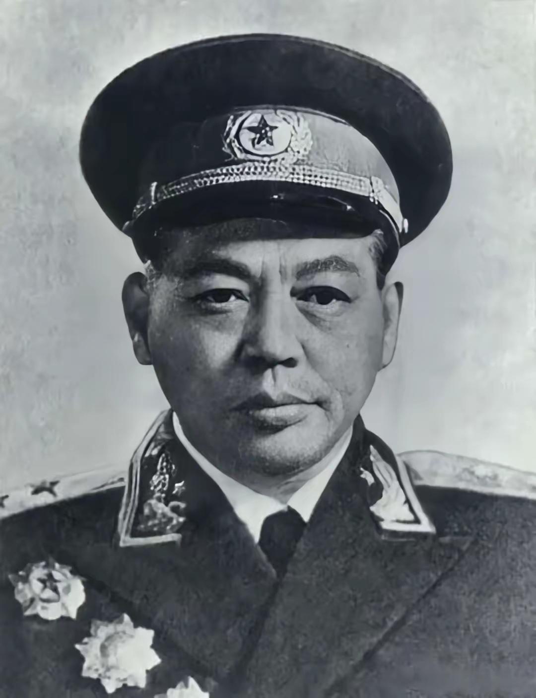 1939年，八路军一个团弹尽粮绝，地主却堵门不让突围，团长曾国华拔枪后地主却说：