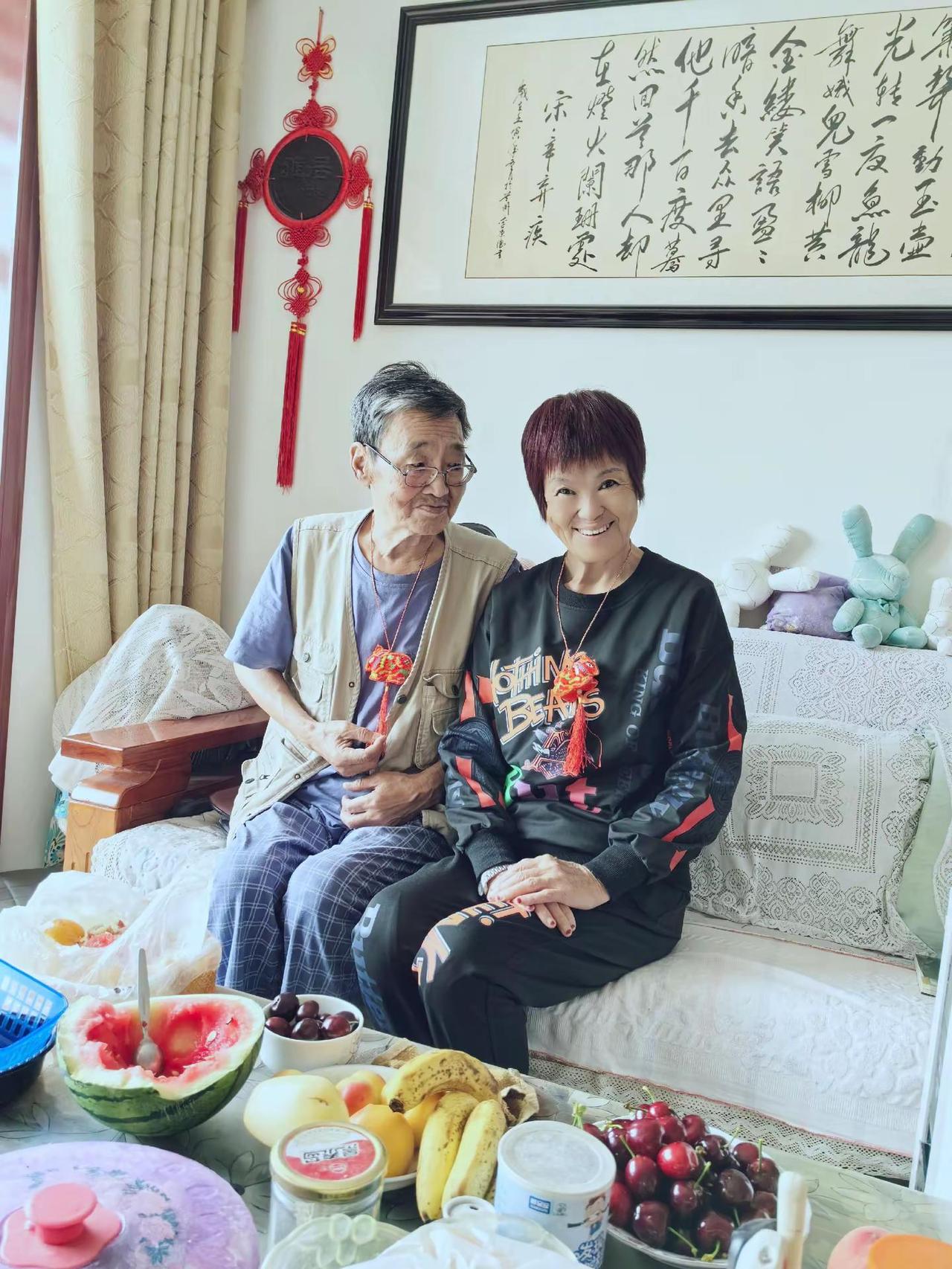 自然生活穿搭 其乐融融的场景很温馨