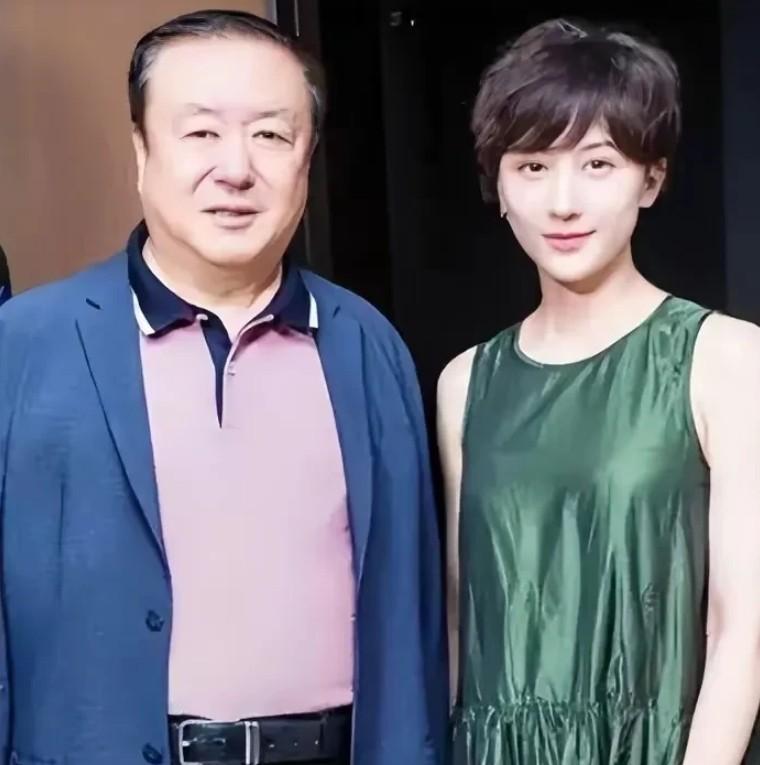 1994年，42岁的尤小刚为了温柔的乌倩倩，和原配妻子田歌离了婚，16年后，邬倩