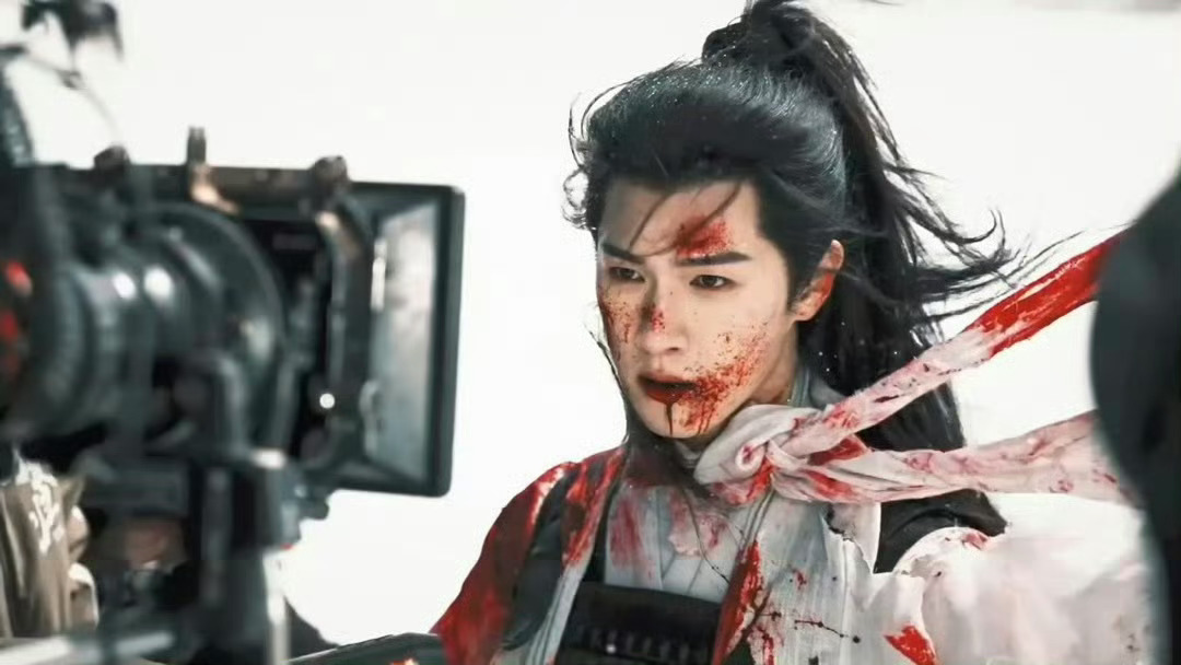 李昀锐破碎战损版回来了李昀锐破碎战损镜头谁懂啊，李昀锐这战损感太戳我，清冷又带劲