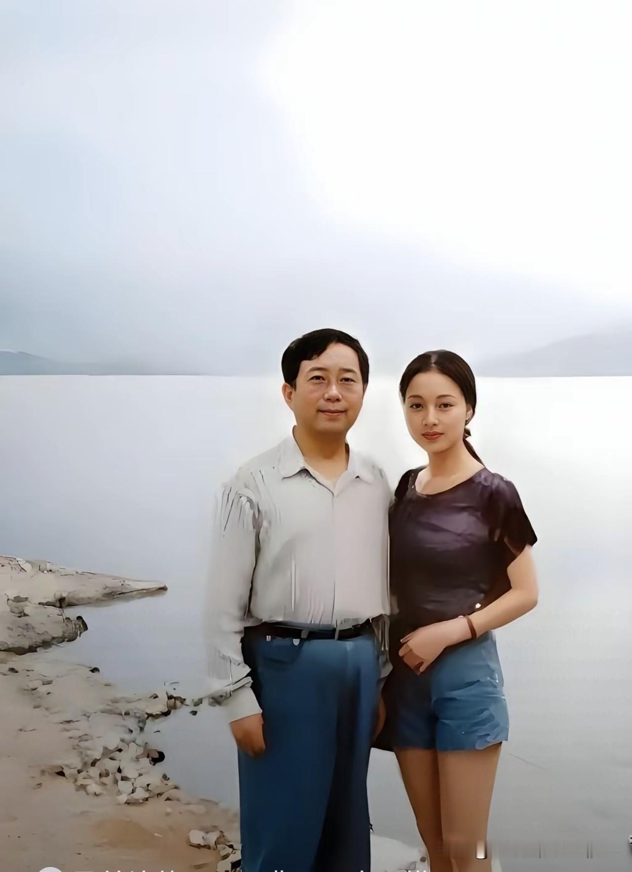 当年马兰正是黄梅戏舞台最耀眼的时候，顶着铺天盖地的非议嫁给比自己大16岁的余秋雨