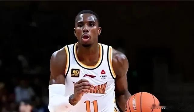 该来的还是来了！在昨晚进行的CBA常规赛粤晋大战中，山西外援迪亚洛在首节因三次犯