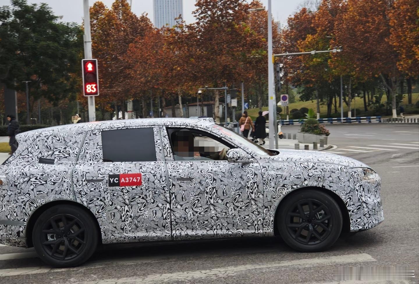 问界有个产品惯例，每款车型发布都会安排一些新技术首发，那问界 M6 的首发技术会