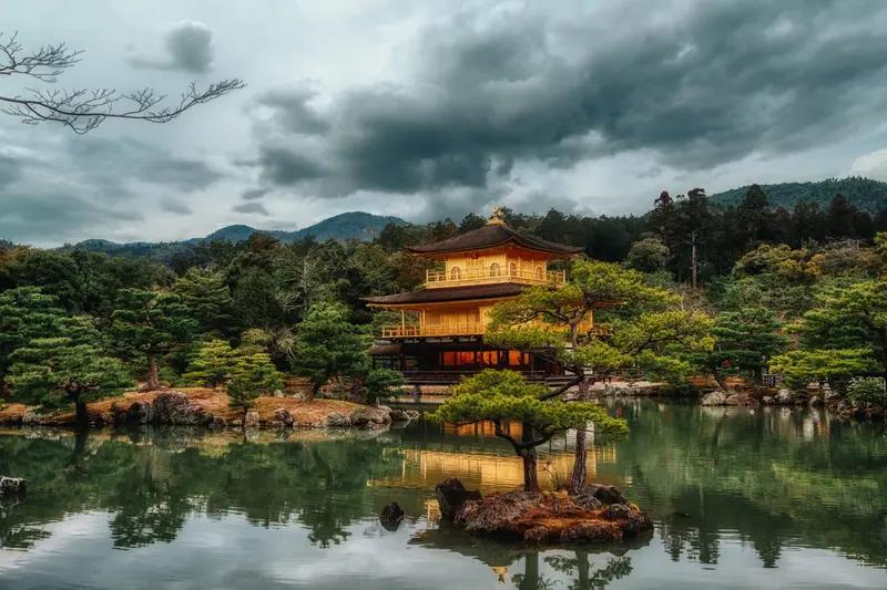 日本涉台言论这事闹得沸沸扬扬，很多人在考虑是否拒绝赴日。我觉得这事儿不能一概而论