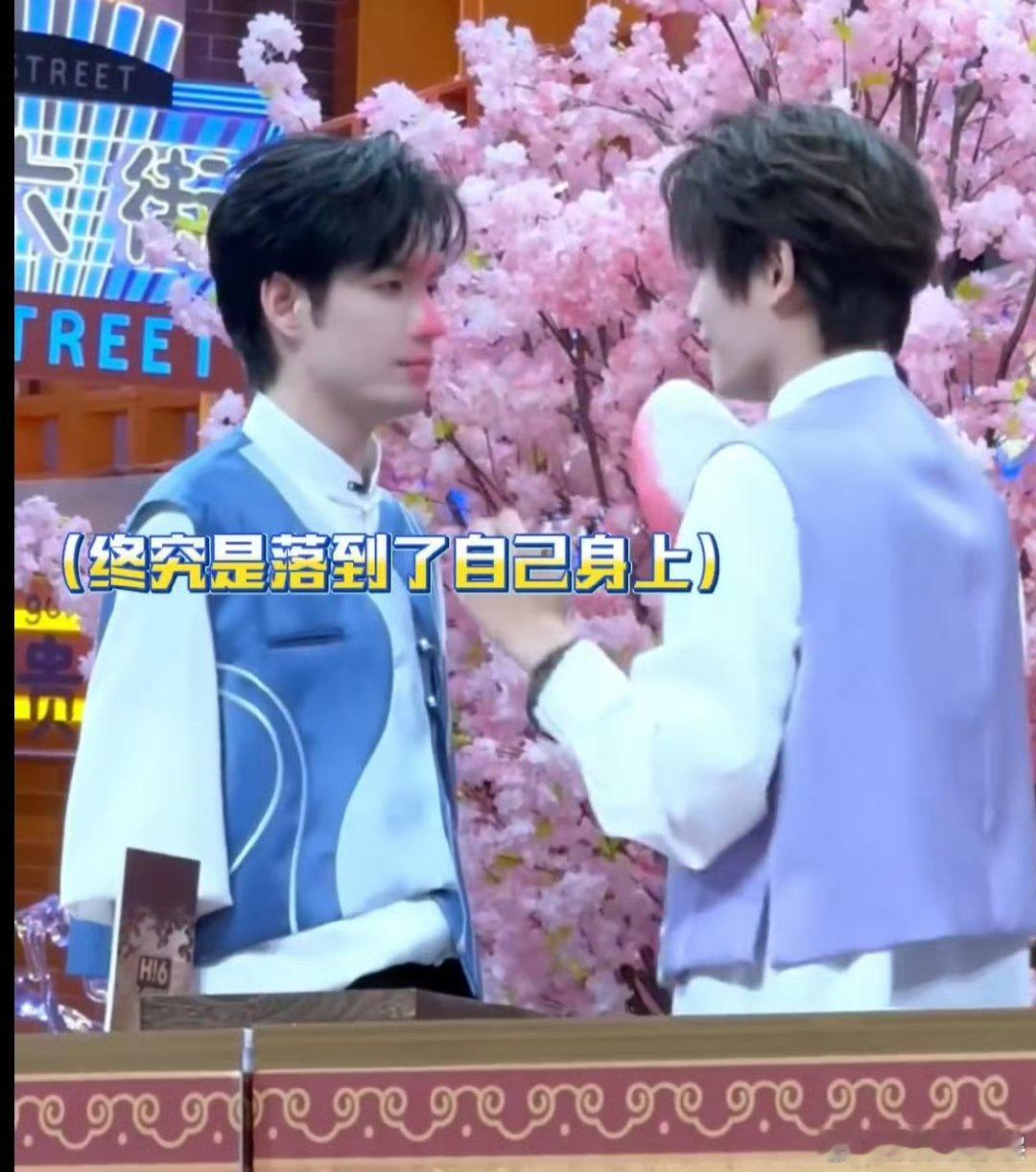 丁禹兮我想保正脸 张颜齐放狠话要“攻击”左脸右脸，结果被丁禹兮反抢大粉扑，回旋镖