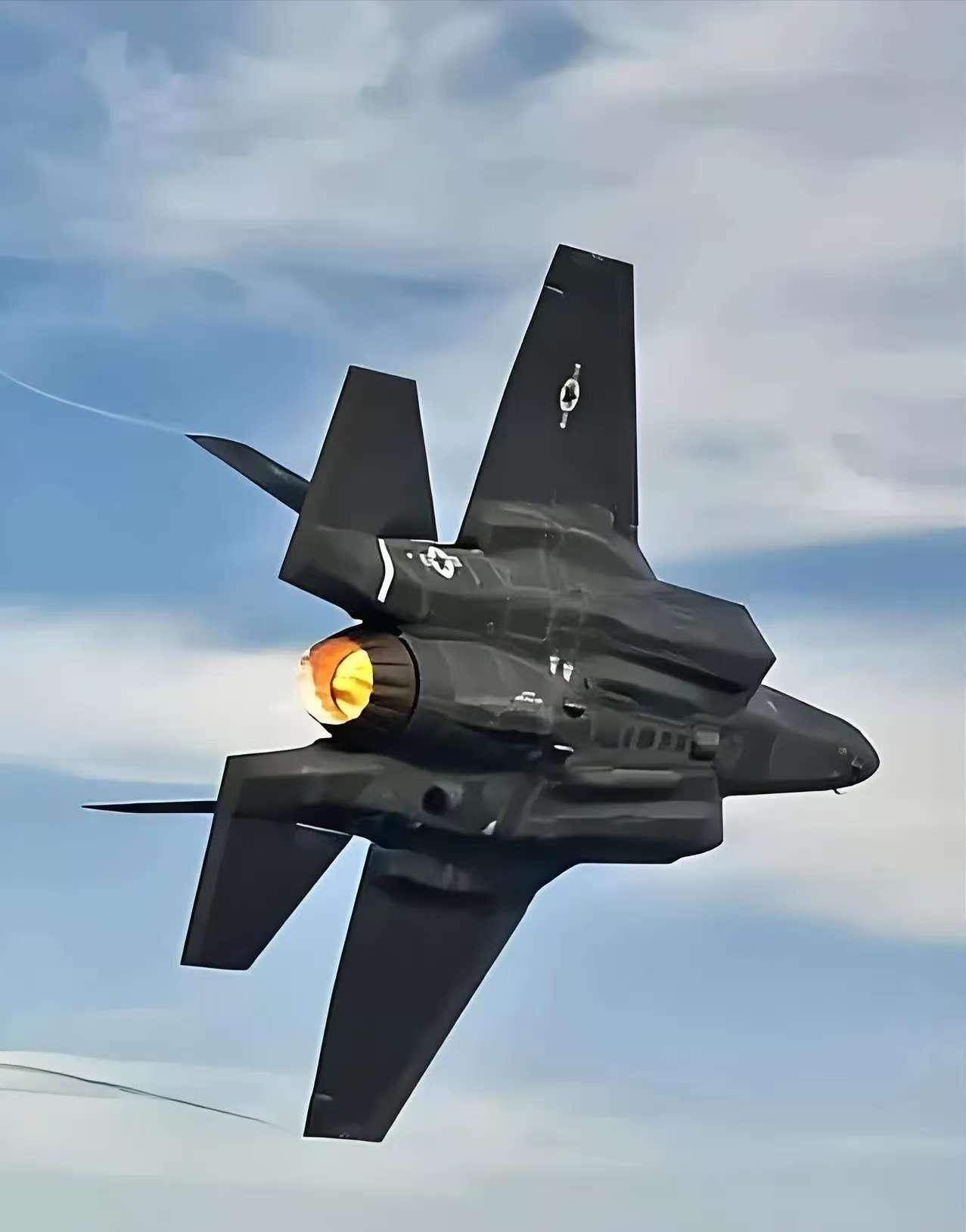 很多人以为日本怕的是中国的歼-20或航母战斗群，错了！真相是，东京根本不怕你的先