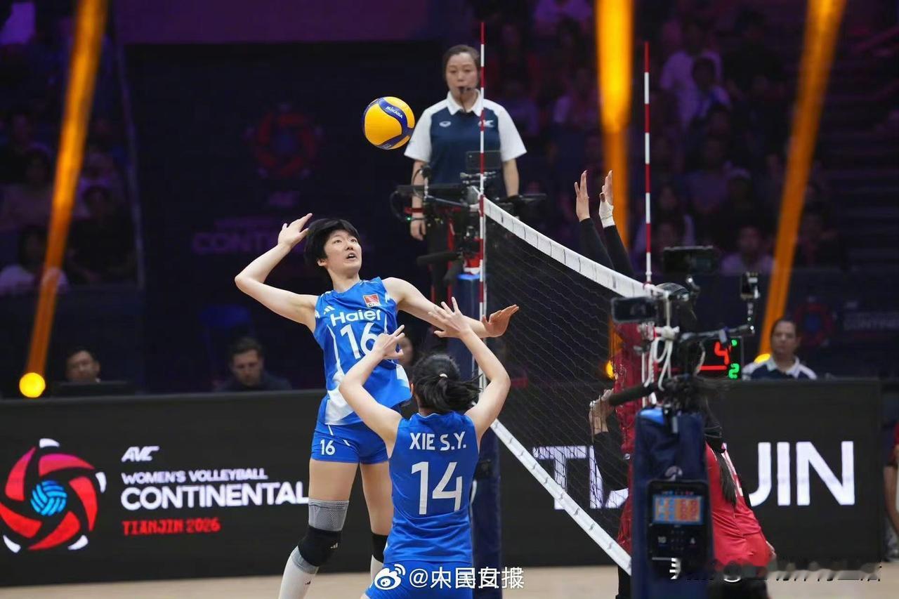 中国女排在亚锦赛半决赛中以3-0横扫伊朗、各位出场球员的综合评分:

 
1. 