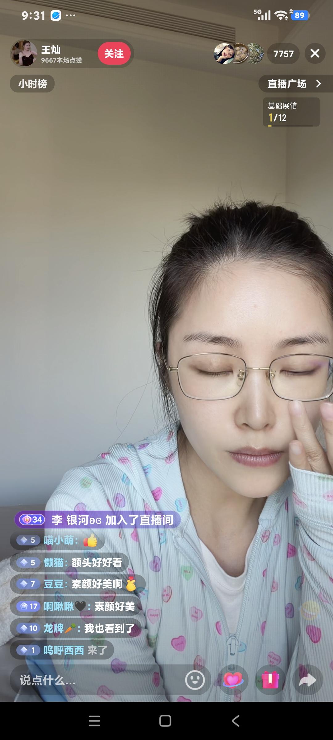 王灿聊天，粉丝说:“你不要二胎吗″王灿说:"目前我一个孩子就够了，没有这么多的精