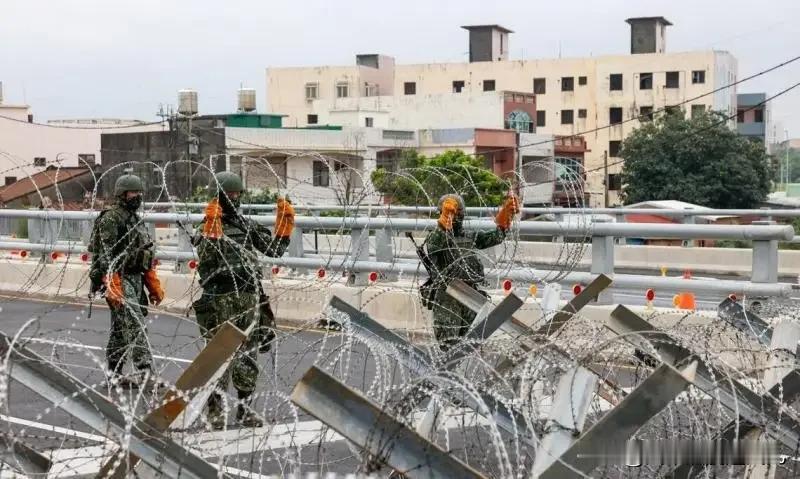近期，国防部回应台湾地区单方面划定所谓“限航区”相关问题时，官方表述直接将当地军