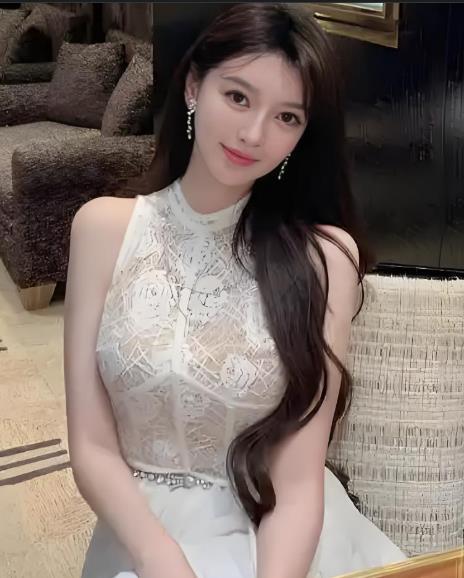 叶珂说要存钱养孩子 叶珂姐姐直播称，自己现在不买奢侈品了，眼影、口红、腮红、眼线