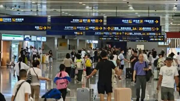 浦东机场吴女士遭遇的带行李请求，给所有出行旅客敲响了一记警钟。
看似寻常的举手之