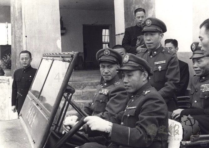 1947年10月7日，蒋中正校阅青年军208师