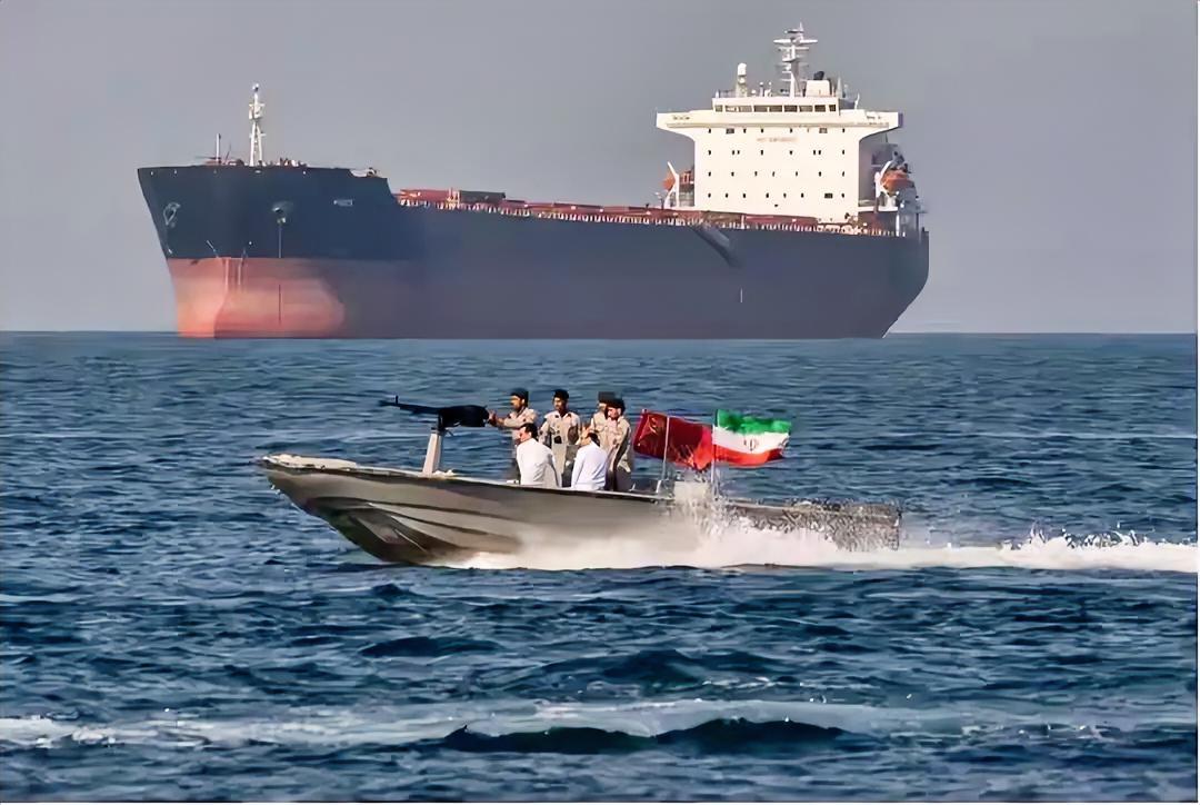 战争扳机一触即发！特朗普重兵压境伊朗，全球能源命脉悬于一线
 
美军C-17运输