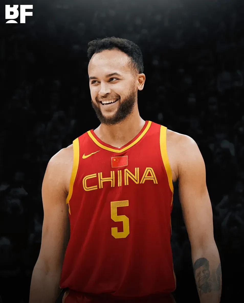 真正的爱国!尽管世界杯一胜四负，凯尔同志并没有放弃我们。李凯尔更新社交媒体:❤️