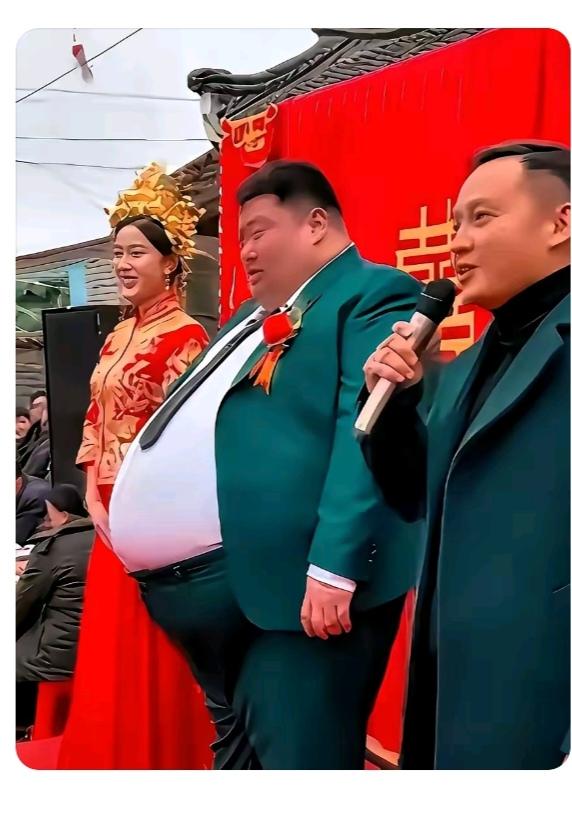 金钱的“魅力”
爱情从来就是迷；
古有指腹为婚姻；
现有一见钟情婚；
还有青梅竹