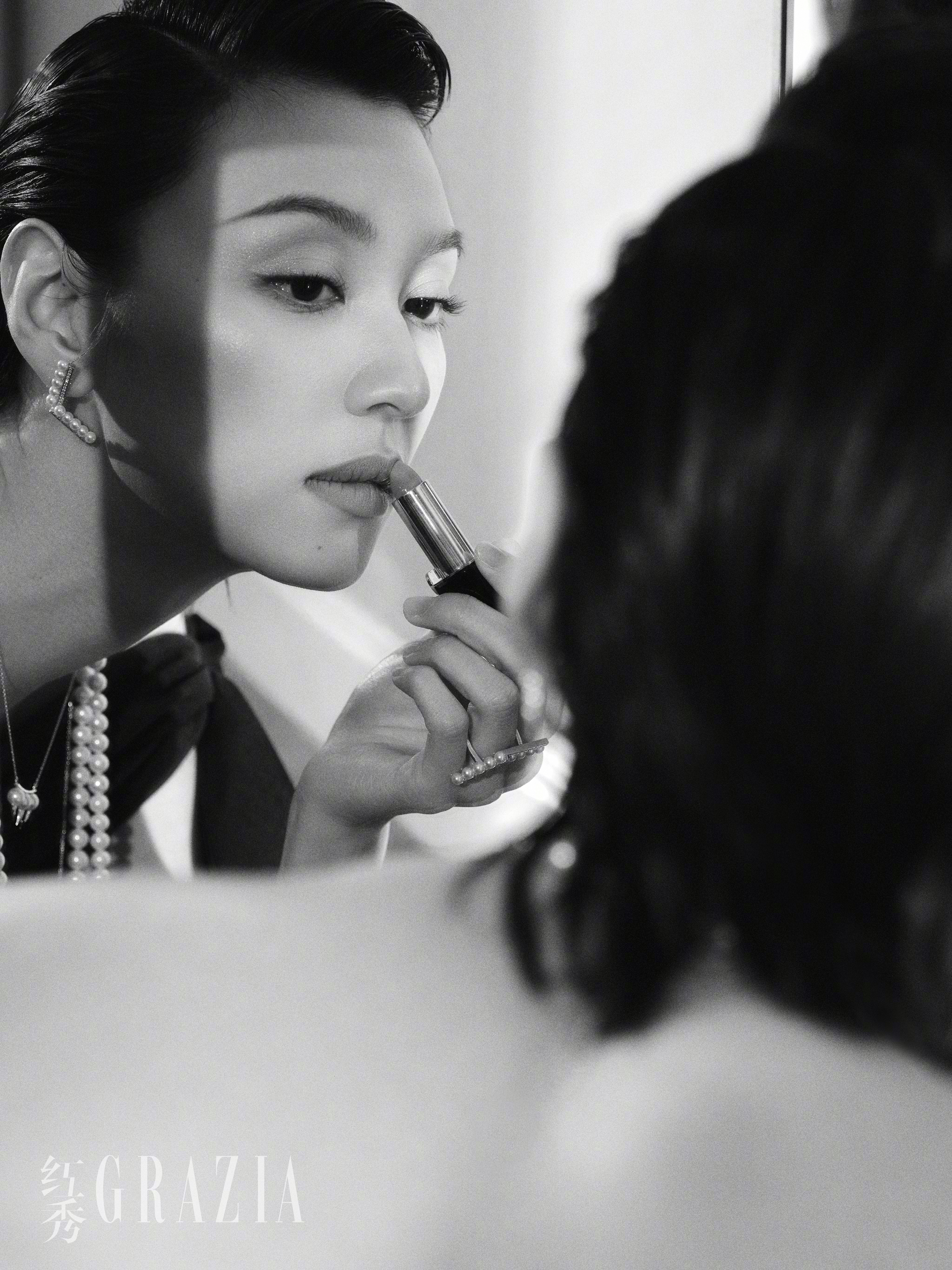 王丹妮红秀封面 大牌合作 、青睐不断 ！老朋友 TASAKI 加持 ，王丹妮在港