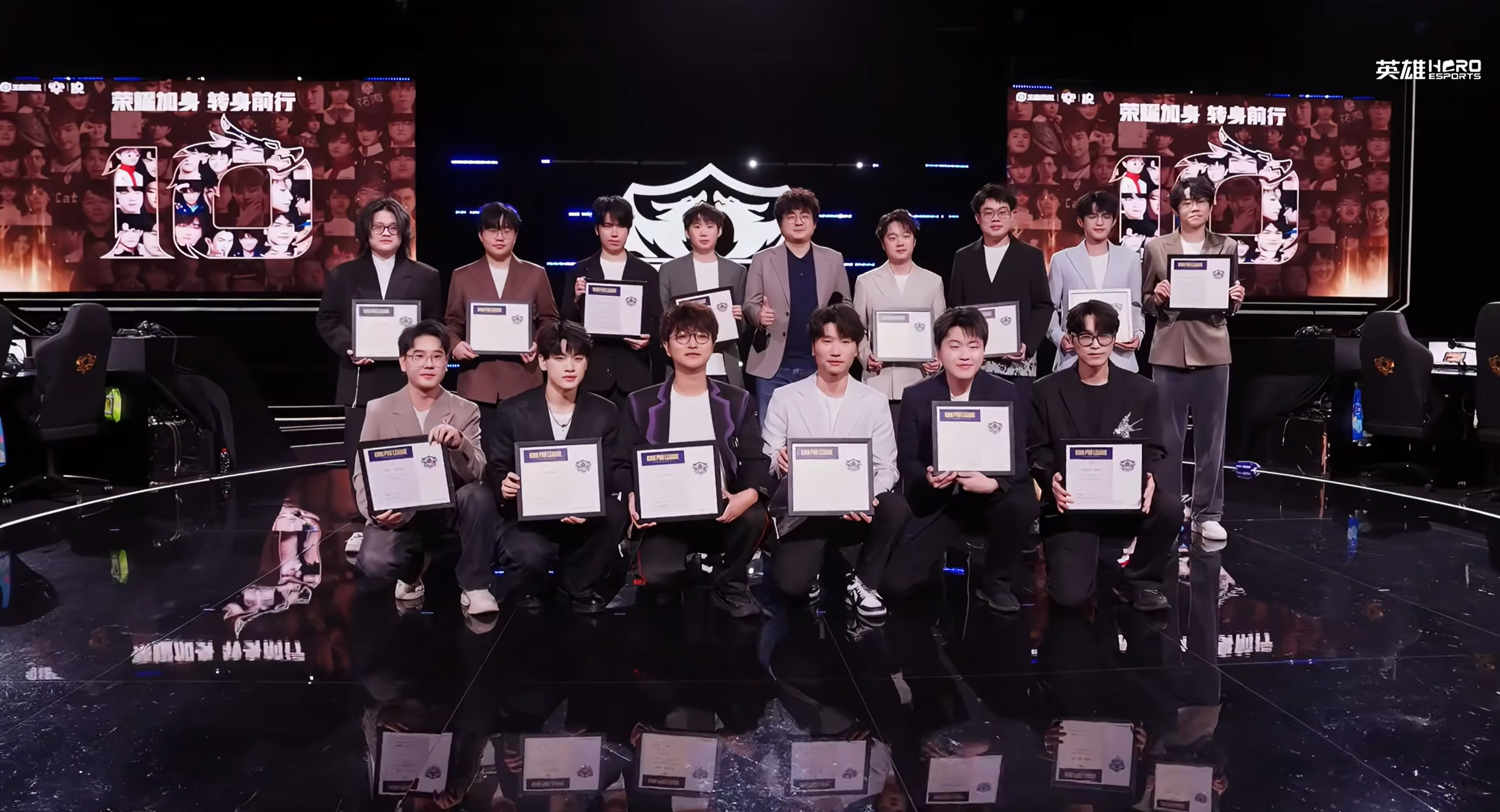 退役证书颁发大合照 