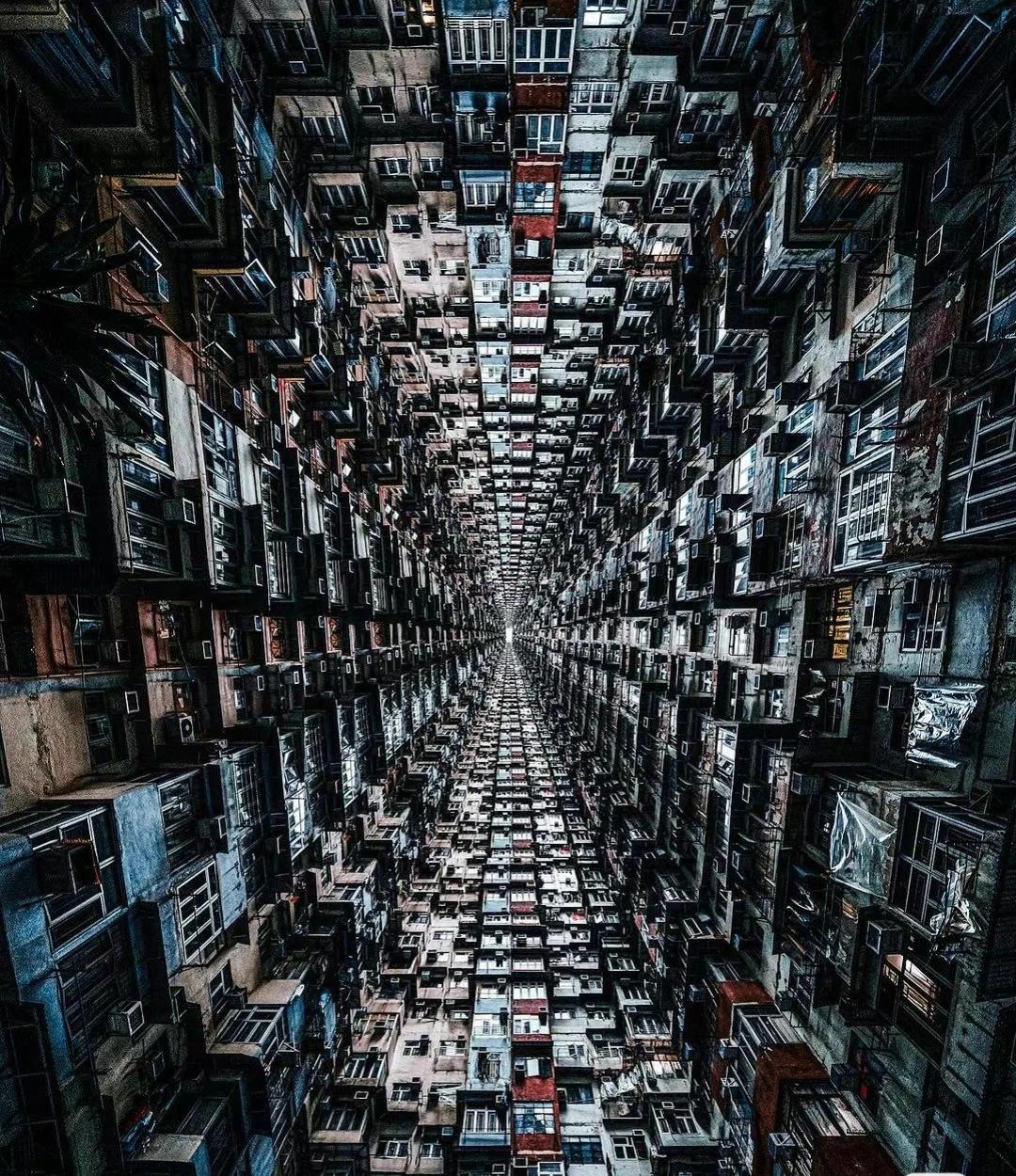 这样的房子，白送也不愿意住啊，
看着太压抑了！