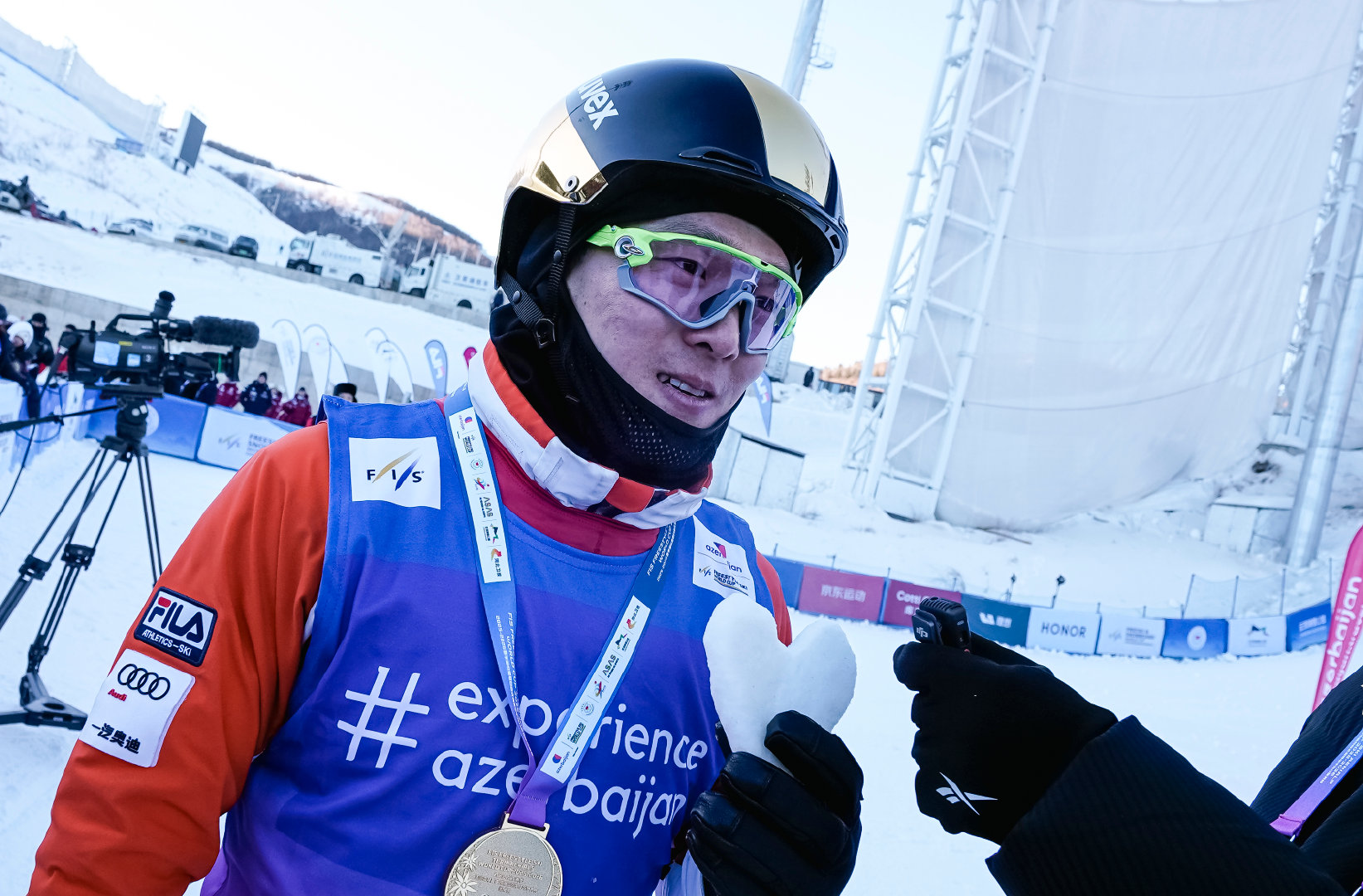 空中技巧国家队比赛服有多少黑科技 当中国冰雪健儿腾空跃起的瞬间，FILA「481