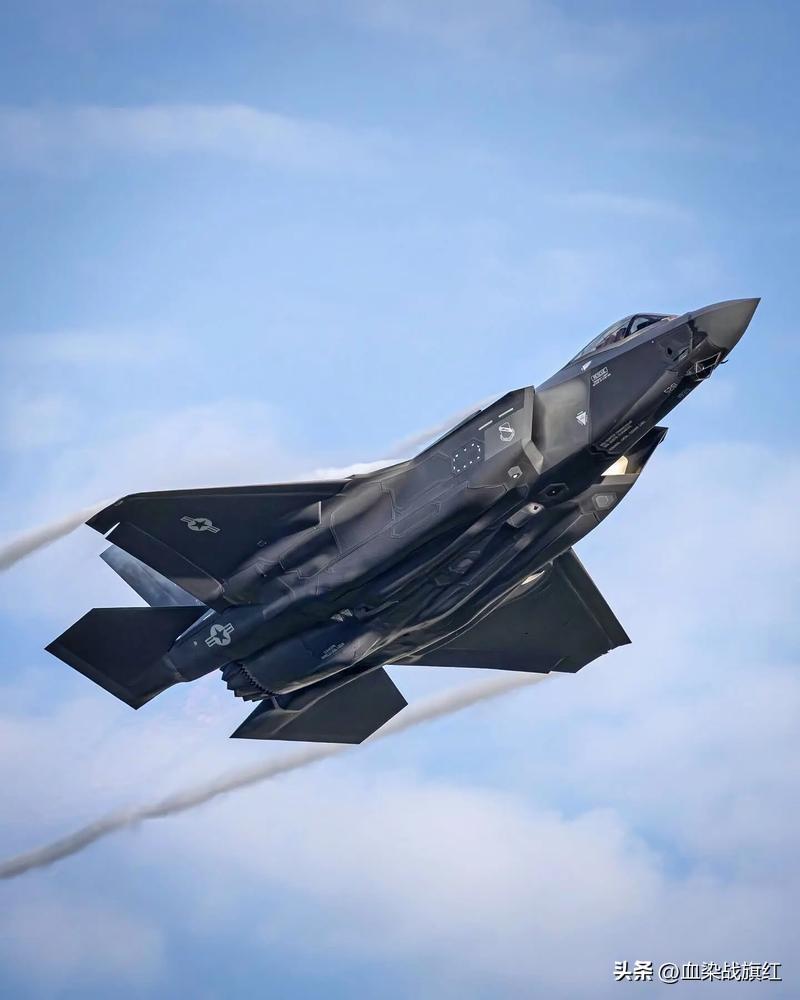 这是美国的F35A战机，长15.67米，翼展10.7米，高6.43米，最大起飞重