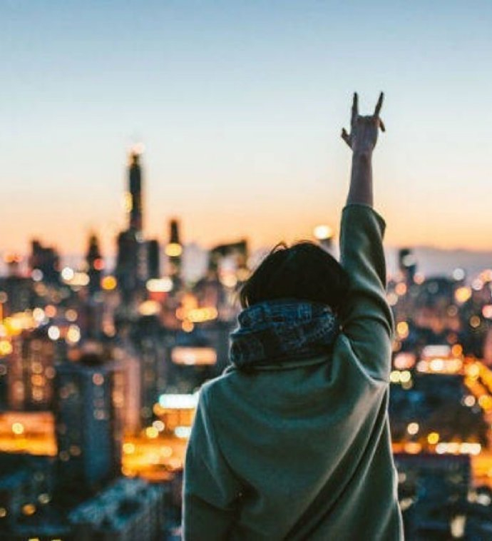 “人一定要禁得起假话，受得住敷衍，忍得住欺骗，忘得了承诺，放得下一切，百炼成精，