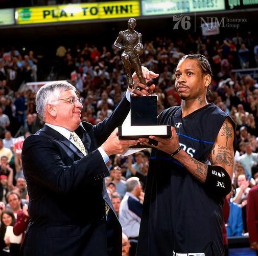 里奇-保罗谈阿伦-艾弗森，曾经76人队的巨星品牌为何如此的成功。
  保罗说：”