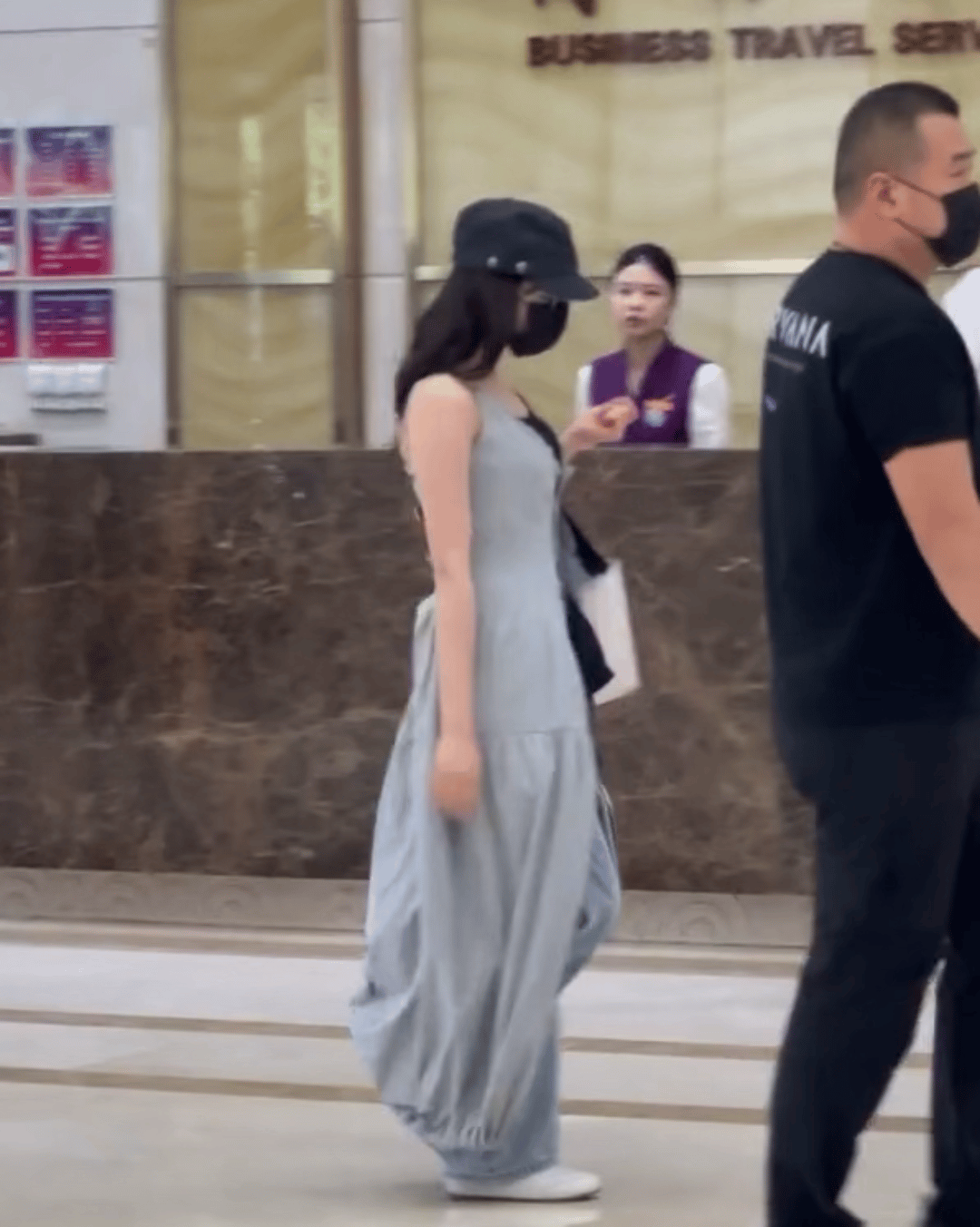 哈哈哈哈哈幼儿园小朋友嘛突然抬头挺胸大步走太萌啦 