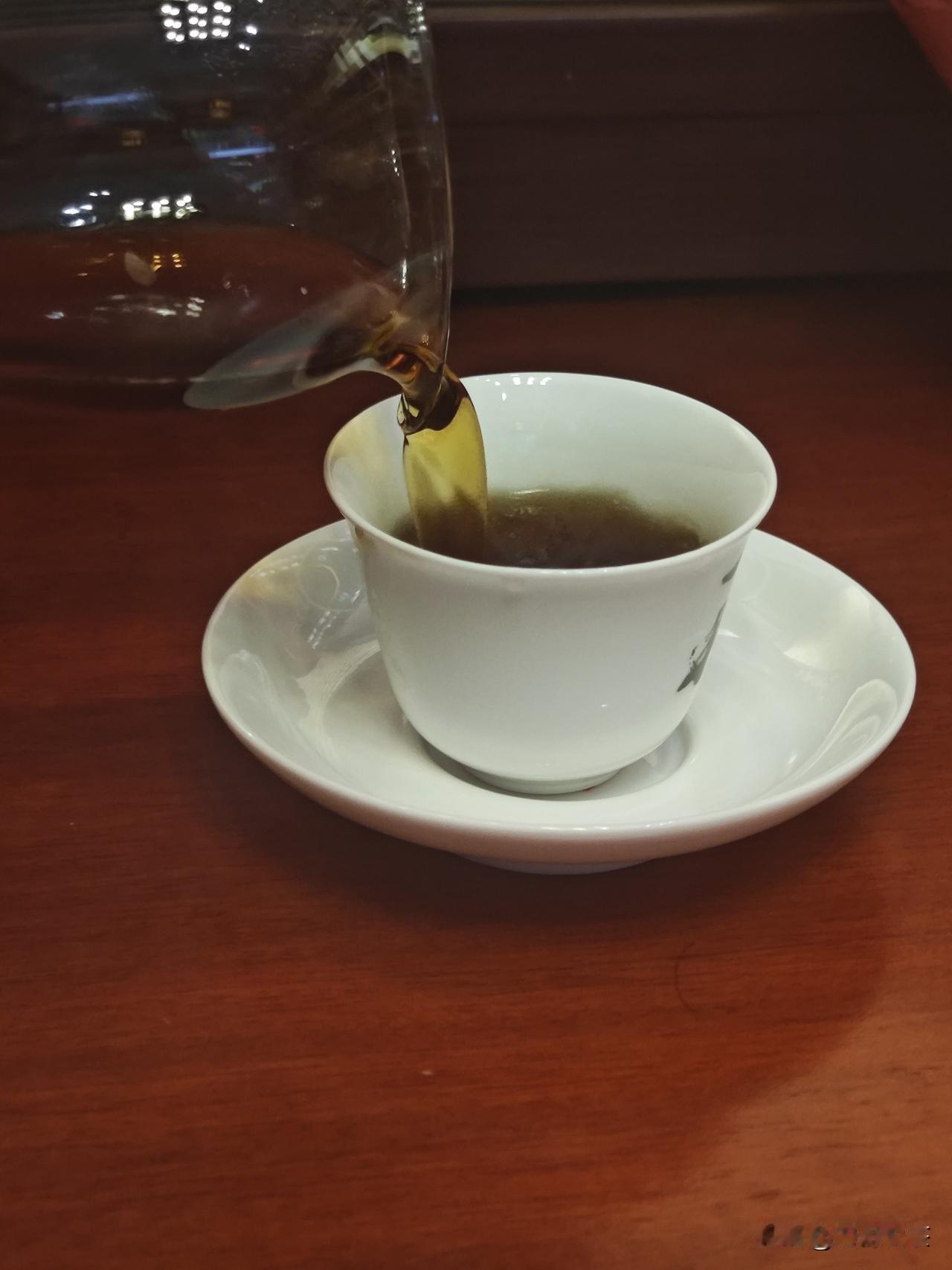 普洱茶，为何成不了立顿？

在茶的世界里，普洱茶与立顿仿佛是两条平行线，各自延伸