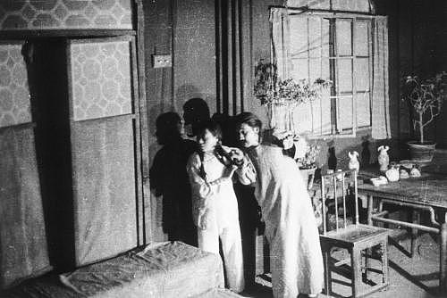 为什么现在处女少了，因为，女人会赚钱了，要争取"性”平等了。旧社会小脚女人全靠男
