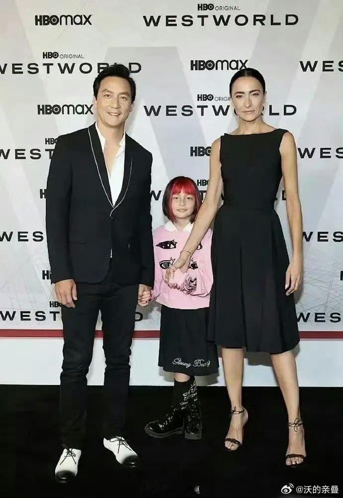 美基因传承好难就连胡军两口子和章莹颖长相都可以吧……孩子差好多 ​​​
