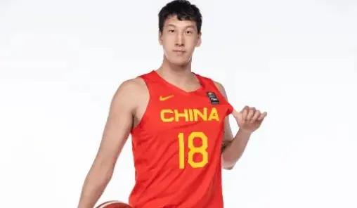 中国男篮大胜蒙古男篮31分，争议最多的队员表现最出色，打了谁的脸？
杜润旺也能进