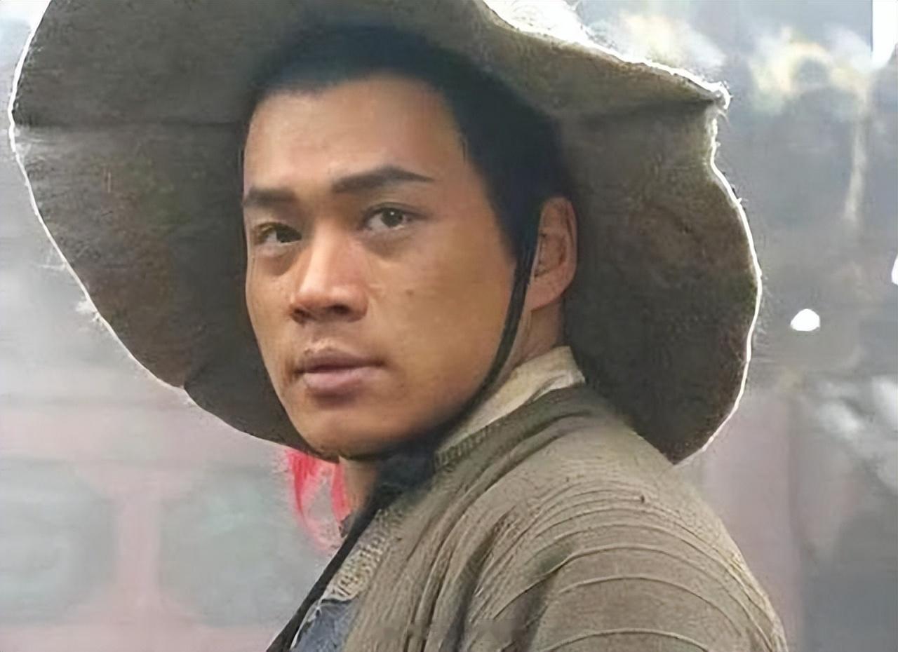 #中国人对牛肉的喜爱后来居上# 中国古代吃牛肉那是很难的，比如宋朝，《宋刑统》中