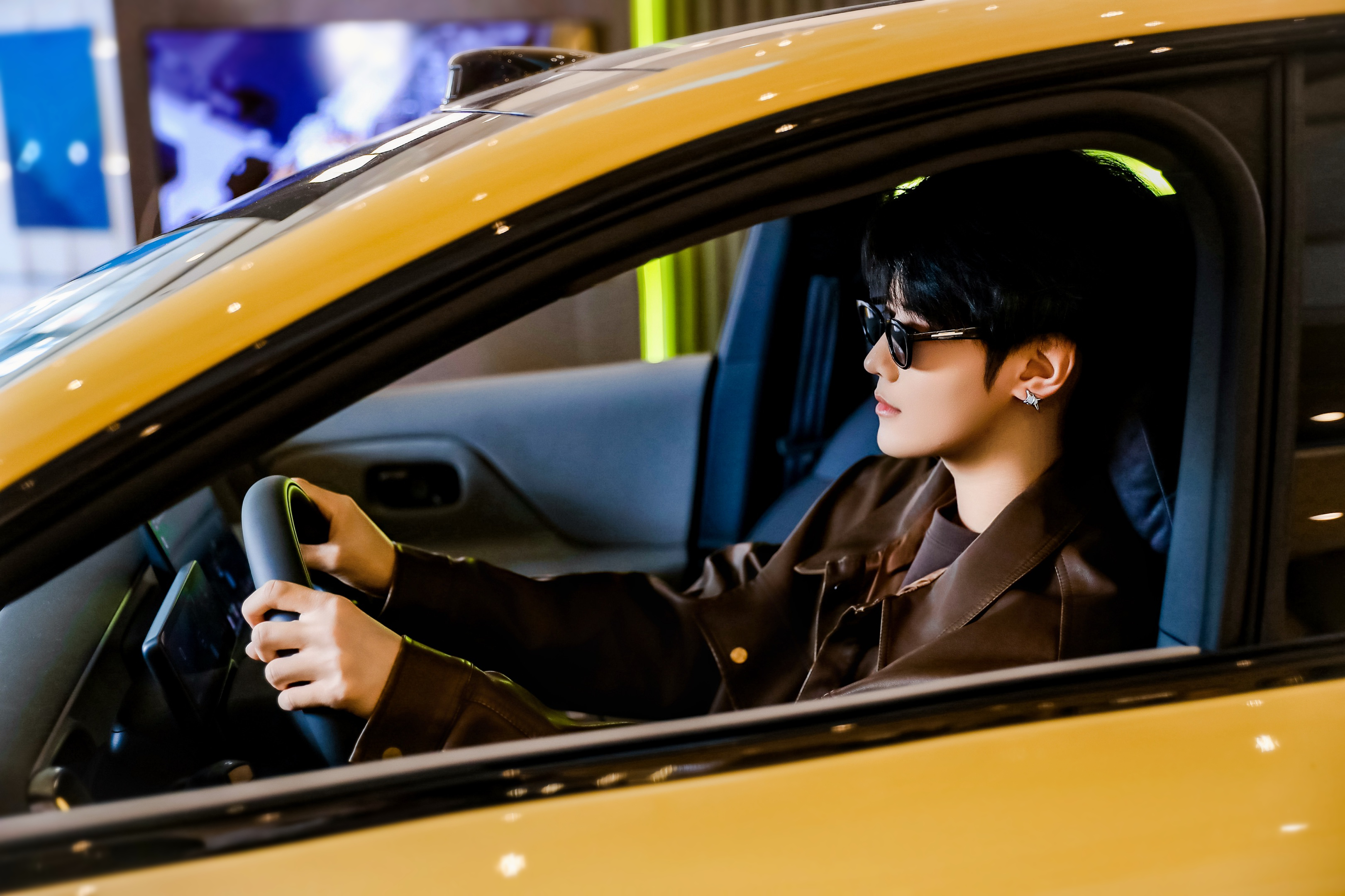 零跑Lafa5 全国11城上市巡展🚗又添4城广州、成都、苏州、郑州电掣黄外观，