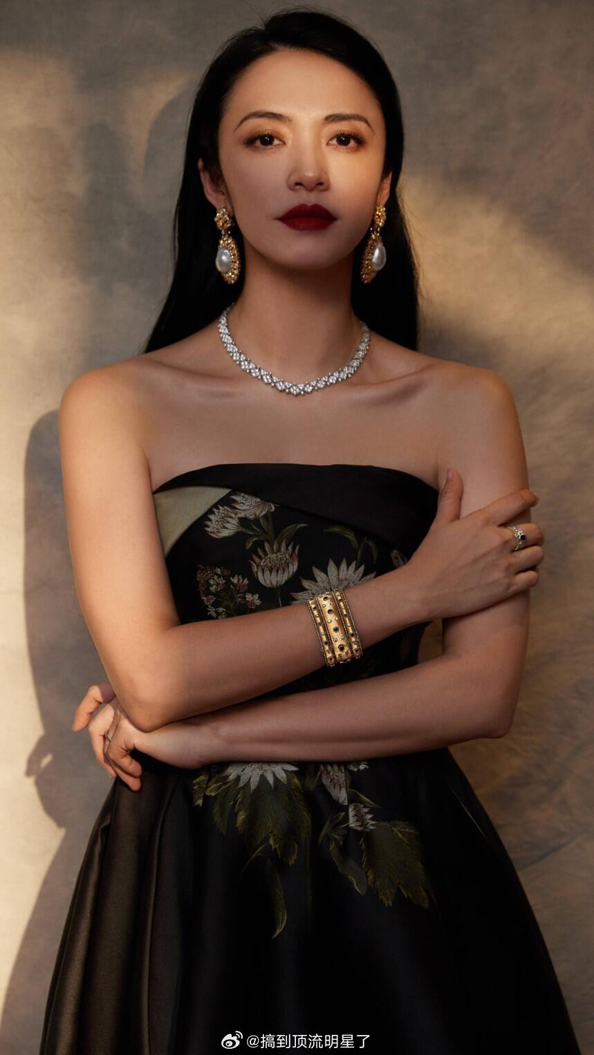 姚晨水果姐合照天哪，是谁的次元壁彻底破了，两位东西方女神同框，简直是颜控的春天，