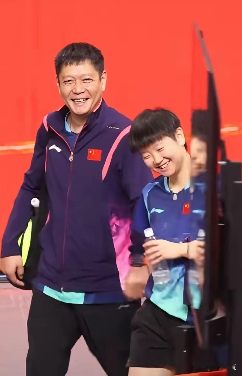 队里终于安排CoCo亲自在场边做指导，莎莎没费什么劲，战胜泰国选手，晋级八强。离
