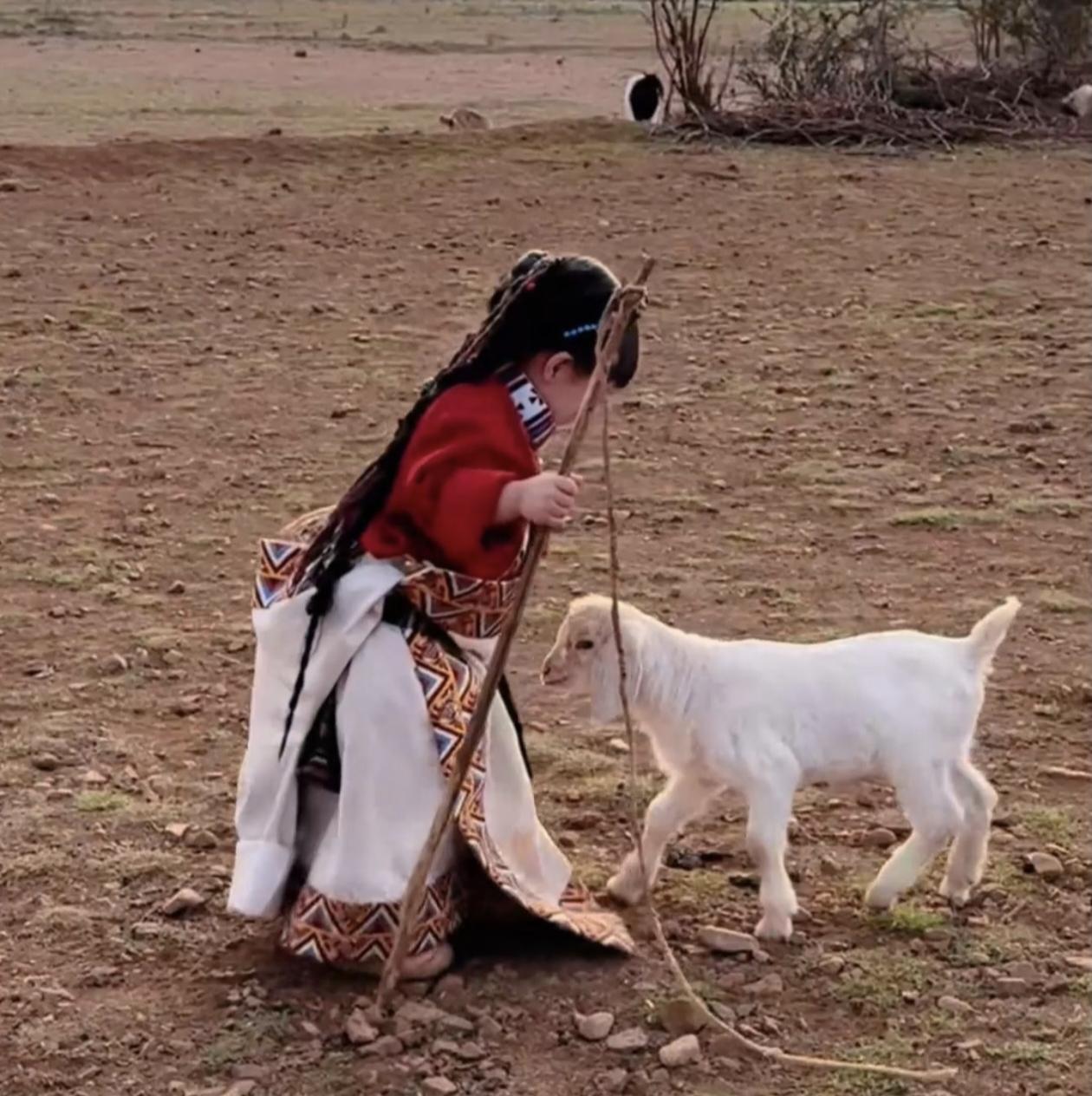 在农村长大是一种什么样的体验?在农村长大与在城市里长大的孩子，人们习惯称之为圈养