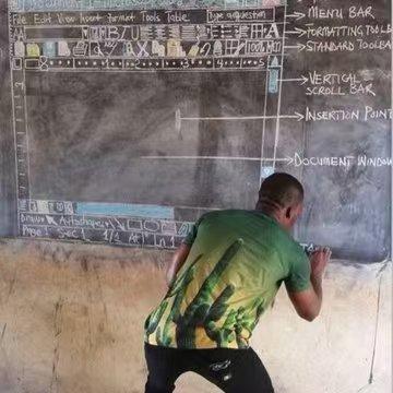 "没有电脑，怎么上电脑课？"
加纳有位叫理查德·阿克托的老师，学校穷到一台能用的