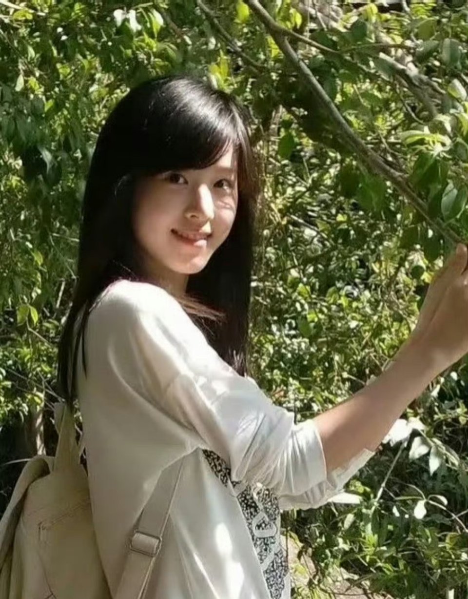 章泽天大学时简直美的不像话，怪不得东哥一眼就看上了她 