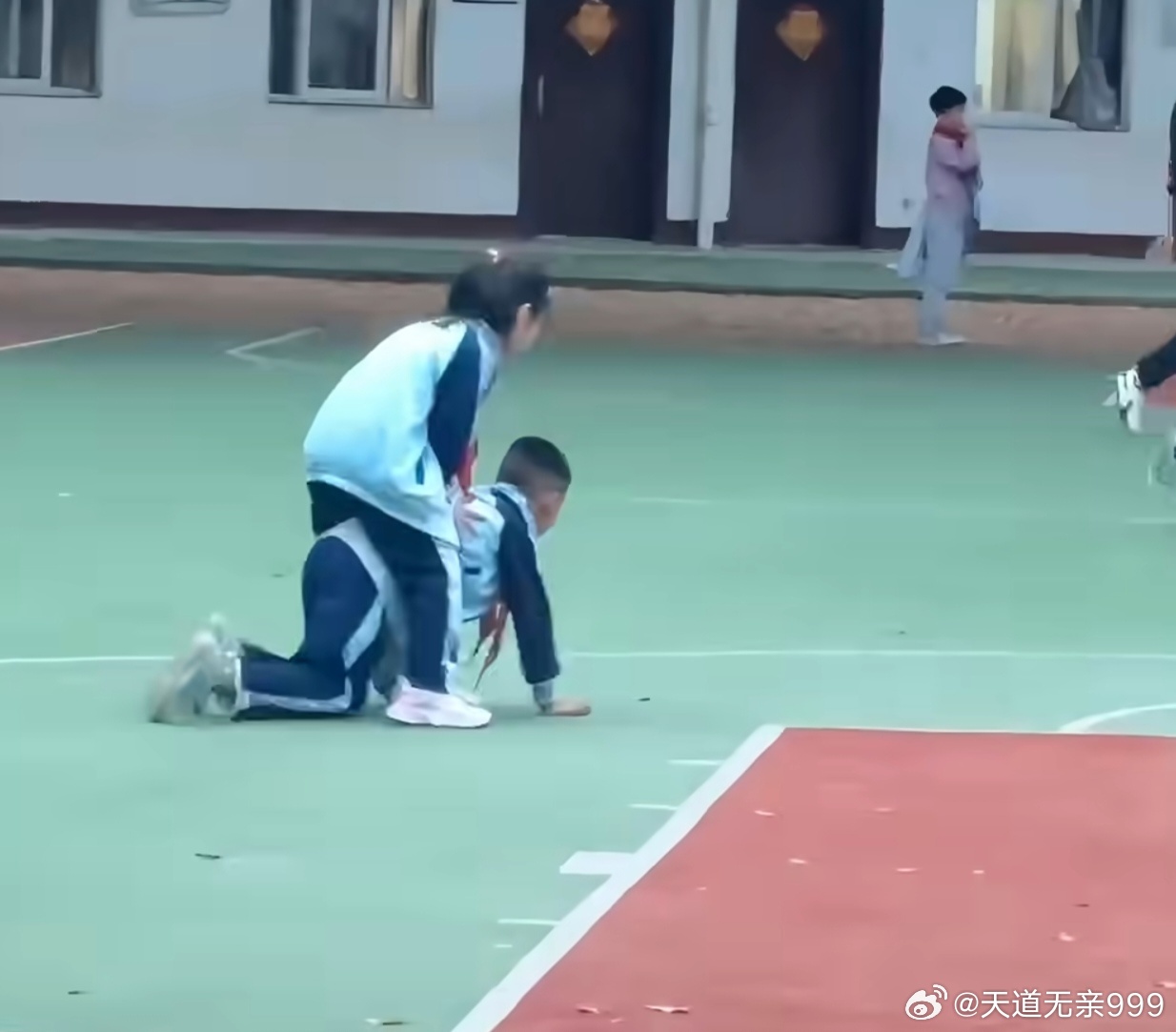 生6个儿子夫妻说没考虑彩礼问题在古代和解放前，富人取正妻穷人取媳妇都是下聘礼，聘