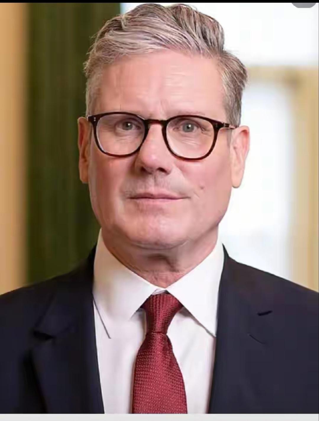 英国首相斯塔默会辞职吗？
英国首相斯塔默会不会辞职还真不好说。当地时间12日他就
