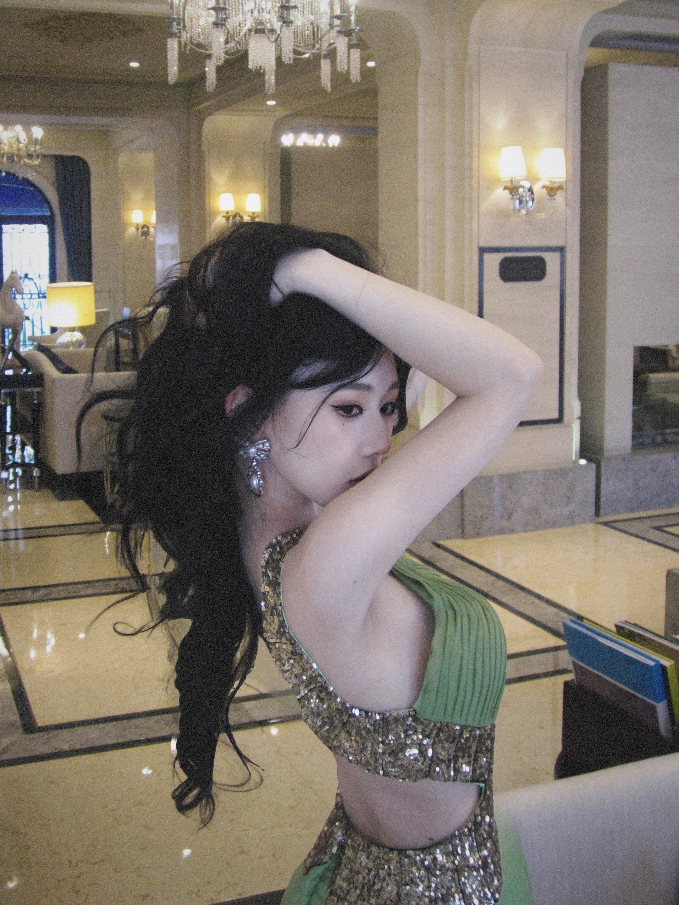 丘比特轻轻飞过月光下。