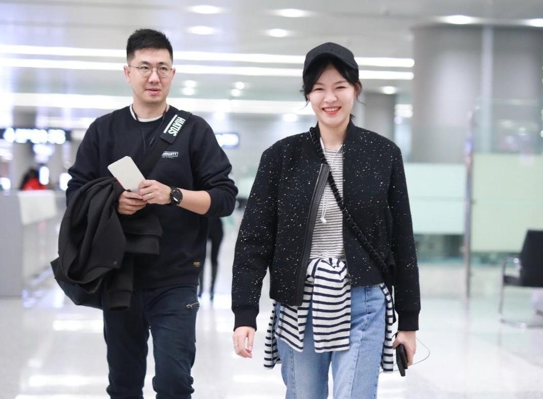 2015年，李艾和张徐宁结婚。婚后两人一直分房睡，众多好友一脸惊诧地问:“那你怎