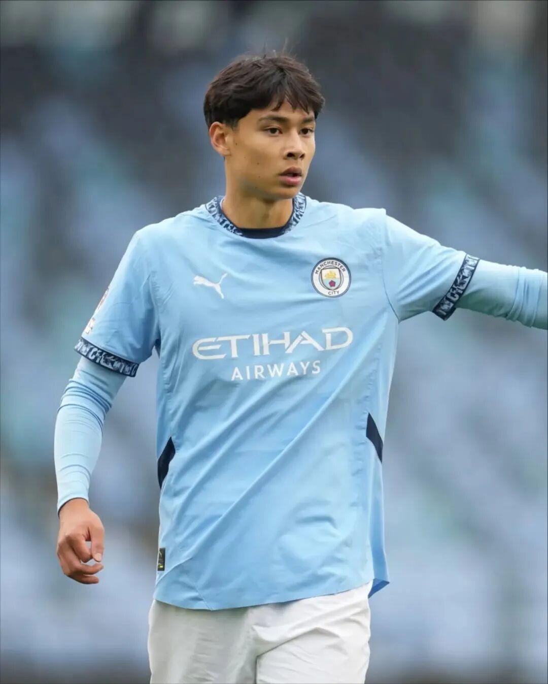 效力于曼城足球俱乐部（Manchester City）的英国足球运动员 Gabr