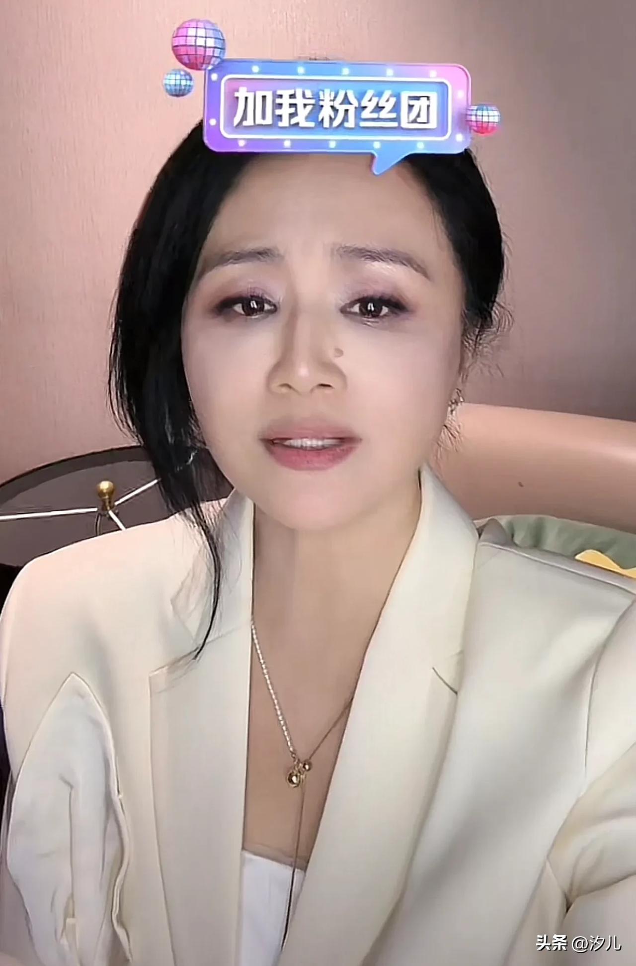 曹颖直播夸赞儿子帅气


曹颖直播夸赞儿子，她说别人说儿子像王一博和肖战的综合体