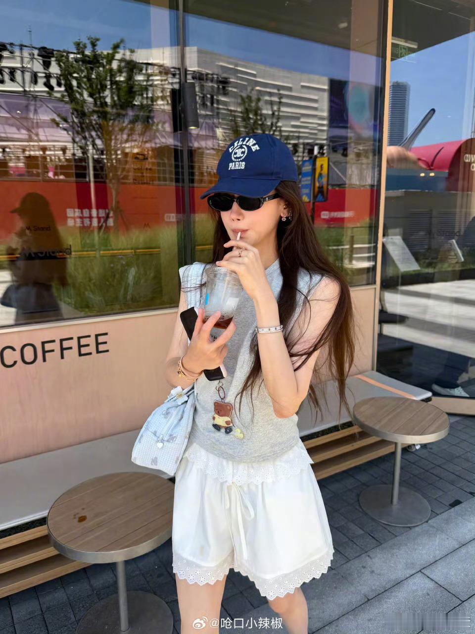 呛口的穿搭什么时候看都觉得好时髦！ 对那些骨架小小的细细瘦瘦又贼爱休闲风的姐妹非