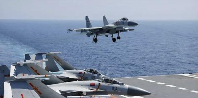 福建舰正式加入海军序列。这个消息让不少人重新审视中国海军的整体实力。
那天晚上我