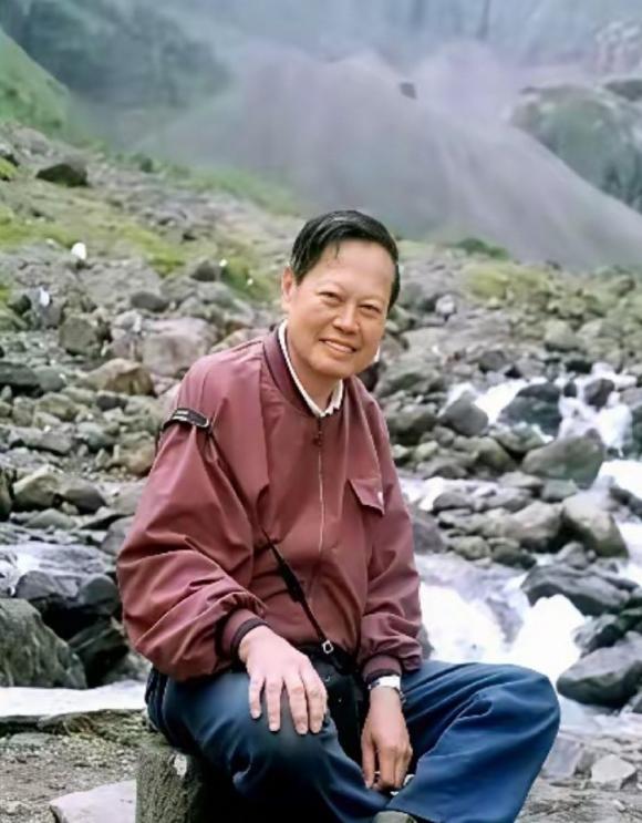 1922年秋，杨振宁降生于一个书香门第。这位后来享誉世界的物理学家，似乎天生就携