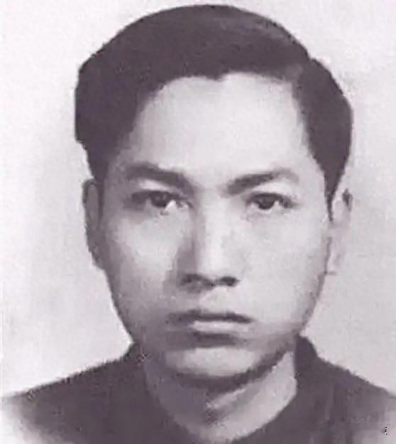 刻入血肉的姓名，不是勋章而是伤口，他为什么至死不让人叫他“烈士的儿子”。
今天翻